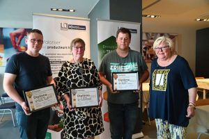 Les 3 lauréats avec leur diplôme en main