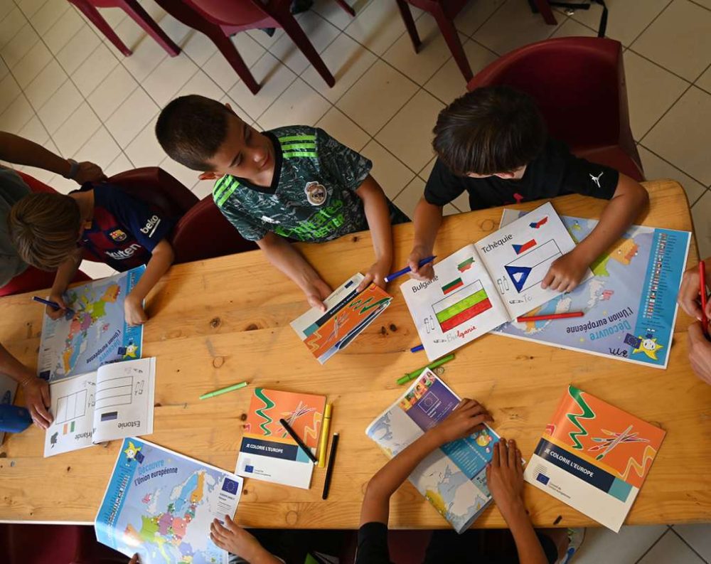  livre “Je colorie l’Europe” pour identifier les drapeaux et les silhouettes des pays.