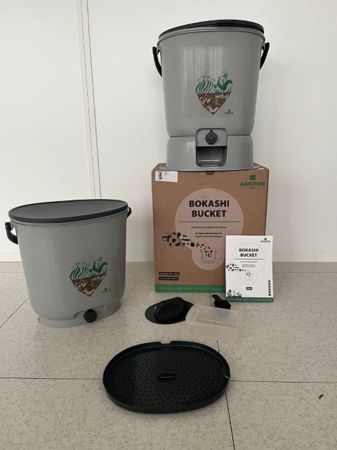 Bokashi Compost: Set de 2 seaux de cuisine gris de 15.3l