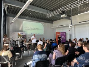 conférence dynamique et interactive, à la croisée de la communication digitale et de la stratégie d’influence.