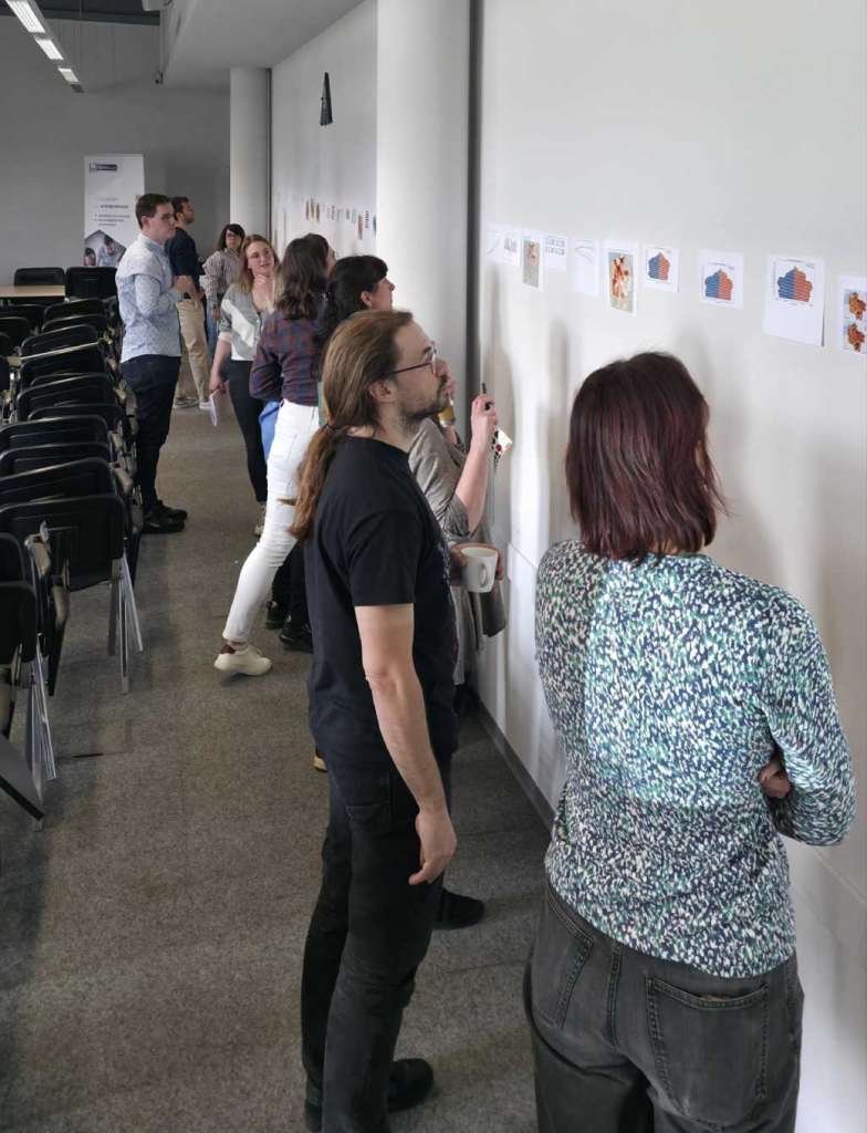 es participants ont pu analyser de manière critique les visualisations proposées, en mettant en lumière leurs points forts et leurs axes d’amélioration.
